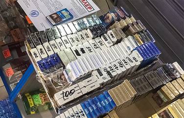 «Антидилер» Единая минимальная цена на пачку сигарет в России установлена в 2022 году на уровне 112 рублей. Все, что ниже, — нелегальная продукция