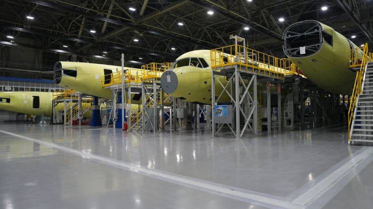 Мантуров проверил сборку МС-21 для «Аэрофлота» в Иркутске