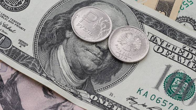 Курс доллара: рубль снова тестирует отметку 74