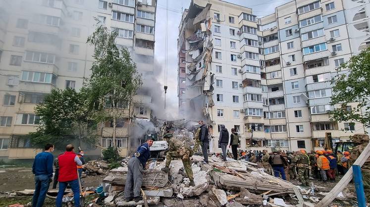 Из-под завалов дома в Белгороде достали тело седьмого погибшего