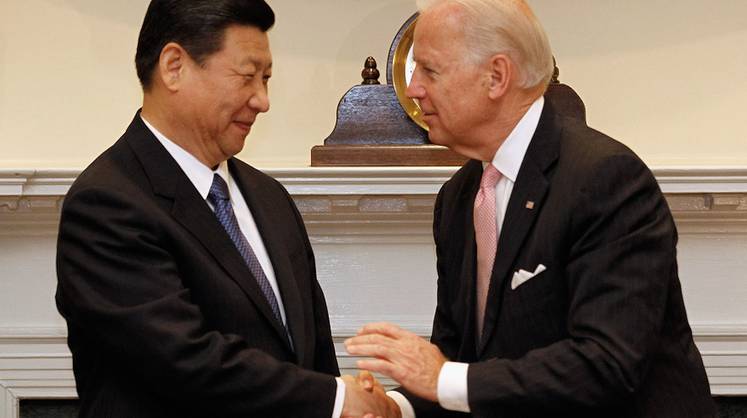 Байден сказал Си Цзиньпину, что Китаю грозит «серьезная опасность» в случае поддержки РФ