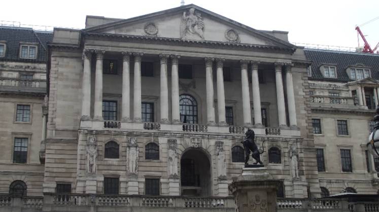 Банк Англии поставил против рецессии