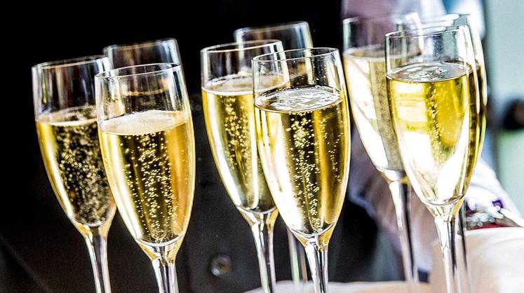 Диетологи рассказали, какое шампанское выбрать на Новый год