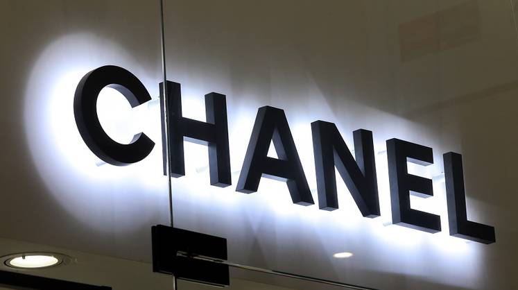 Chanel оправдывает санкциями отказ продавать свои товары россиянкам