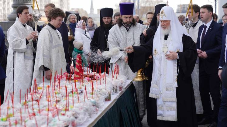 Тысячи освященных патриархом куличей отправят в Донбасс