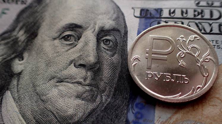 Курс доллара: аналитики Reuters сделали прогноз по рублю на 2021 год