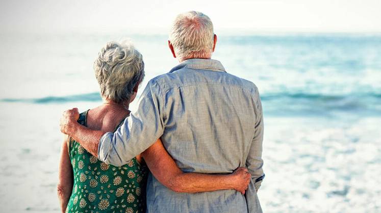 Сбер: 45% россиян хочет провести старость у моря