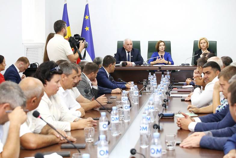 gagauzinfo.md Президент Молдавии Мария Санду  на встрече с депутатами Народного собрания Гагаузии