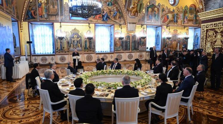 Путин отметил праздник «в кругу друзей и надежных партнеров»