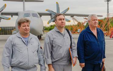 ОАК Экипаж разбившегося под Кубинкой военно-транспортного  ИЛ-112В: бортинженер-испытатель 1-го класса Николай Хлудеев, летчик-испытатель 1-го класса Дмитрий Комаров, шеф-пилот ПАО «Ил», летчик-испытатель 1-го класса, Герой России Николай Куимов