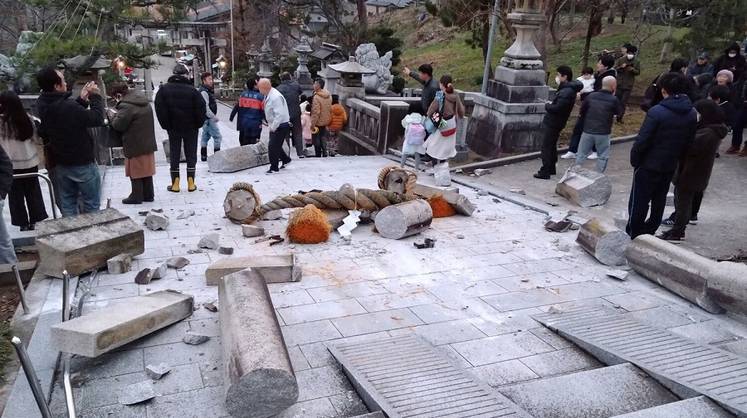Растет число жертв разрушительного землетрясения в Японии