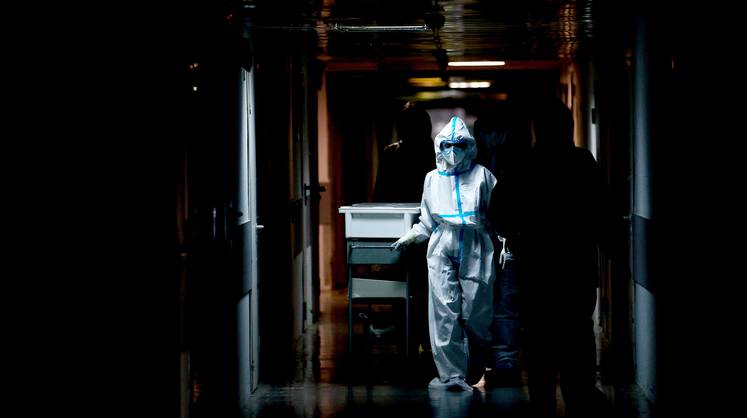 Суточная смертность от коронавируса в России обновила антирекорд