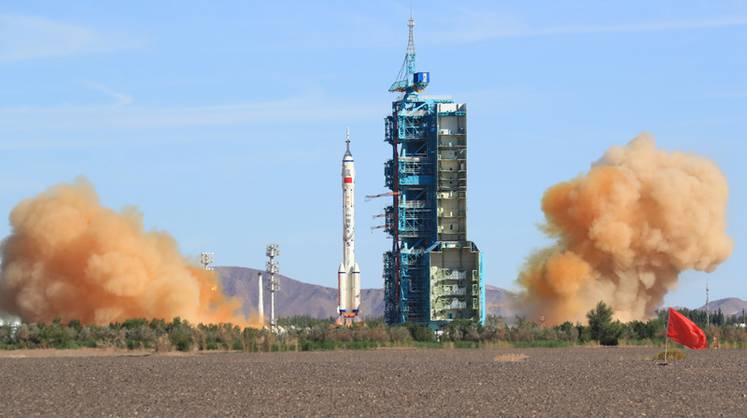 Китай впервые за пять лет вывел на орбиту пилотируемый космический корабль