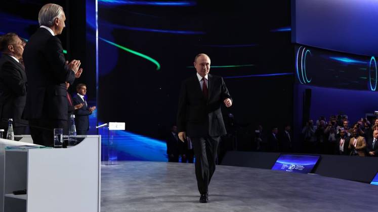 Владимир Путин пообещал двигателям внутреннего сгорания долгую жизнь