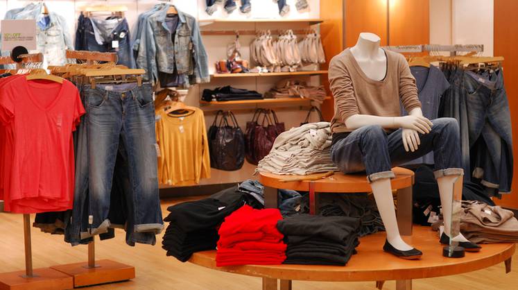 «Коммерсантъ» сообщает о скором подорожании одежды и обуви в России