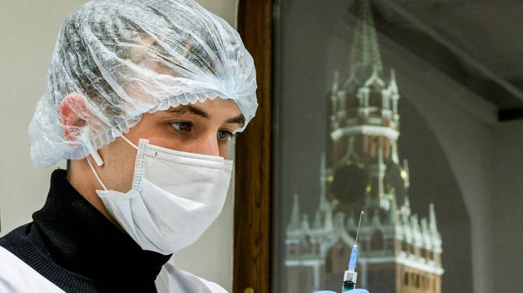 Омикрон в Москве: медицинская система трещит, но не ломается