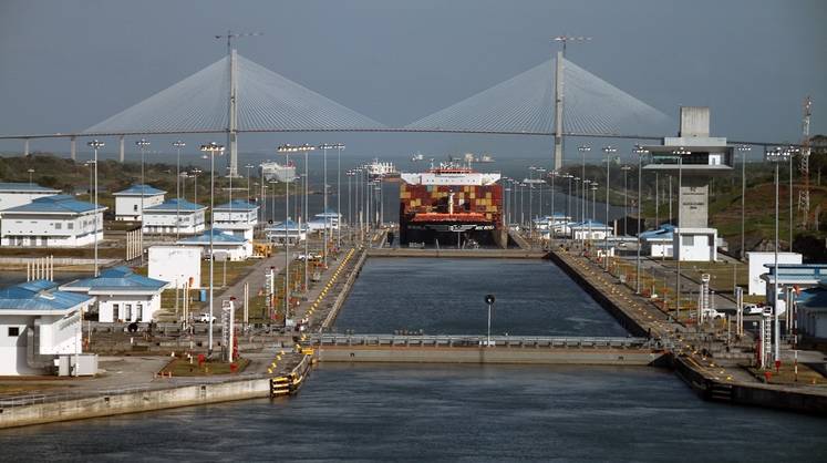 Проход кораблей по Панамскому каналу без очереди стоит до 4 миллионов долларов