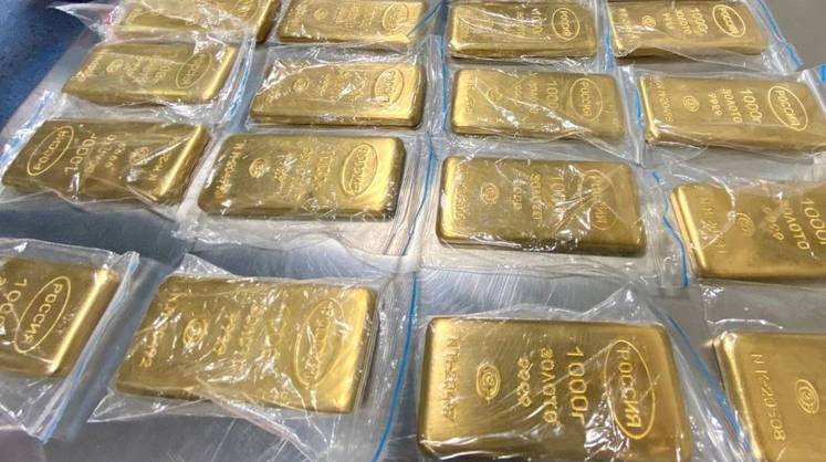 Таможенники пресекли контрабандный вывоз из России десятков золотых слитков