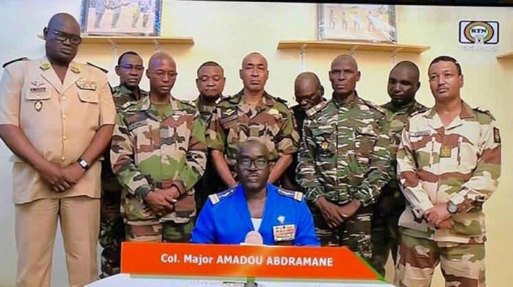 Военные Нигера объявили о свержении президента страны и закрытии границ