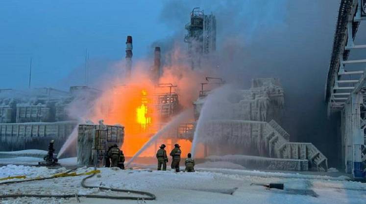 Песков назвал причиной пожара на терминале «НОВАТЭКа» в Усть-Луге террористическую атаку