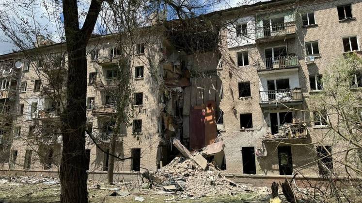 В Луганске ракета ВСУ разрушила подъезд пятиэтажного дома