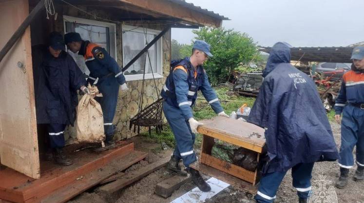 В Челябинской области начали выходить из берегов водоемы в соседних с эпицентром затопления районах