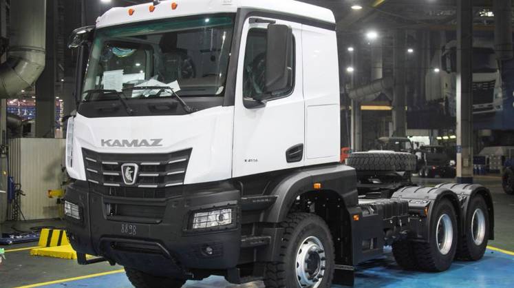 С конвейера КамАЗа сошел мощнейший 560-сильный тягач