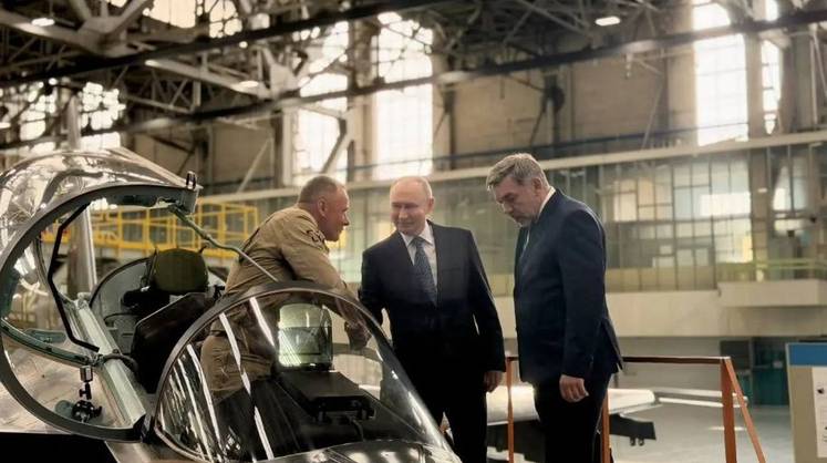Появились подробности о легком боевом самолете, который показали Путину