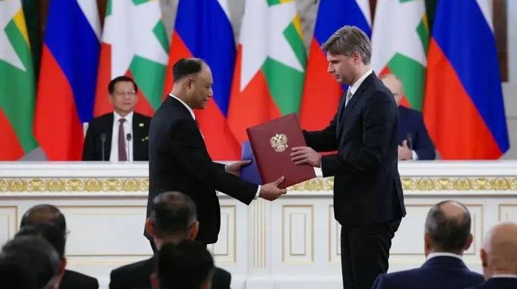 Роскосмос подготовит двух космонавтов из Мьянмы к 2028 году