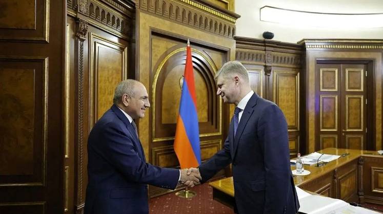 Белозеров и Пашинян попытались найти выход из конфликта по ж/д путям