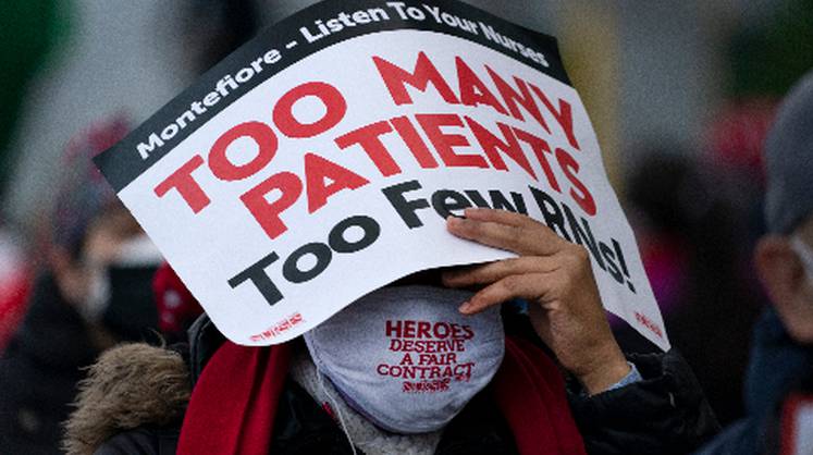 В США число жертв COVID-19 превысило 400 тыс