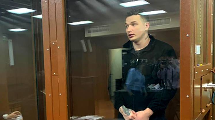 Суд отправил домой блогера, устроившего ДТП на Садовом кольце