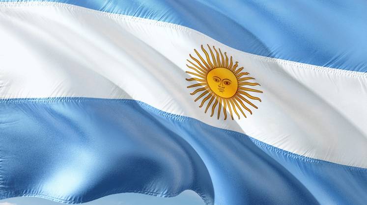 Во второй тур выборов президента Аргентины вышли министр экономики страны и депутат