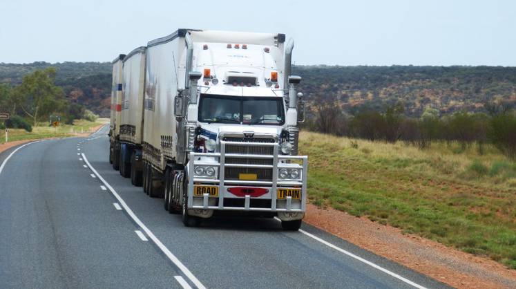 Кабмин запретил международные грузовые перевозки по России компаниям из недружественных стран