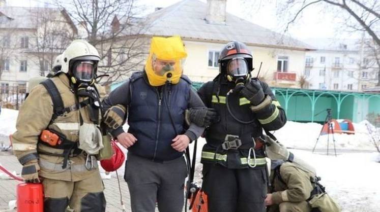 В Госдуме предложили отправлять всех пожарных на досрочную пенсию