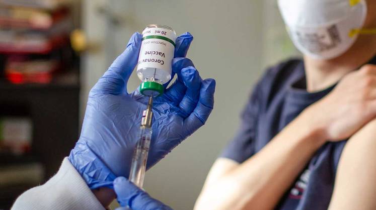 Россия пока не будет развивать «прививочный туризм»