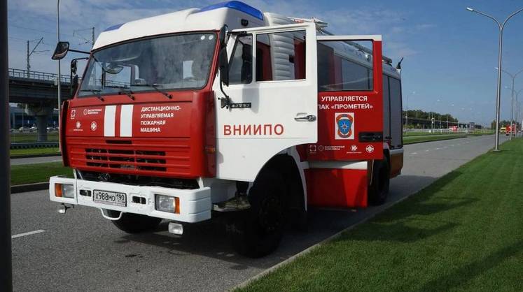 Ростех показал роботизированный КамАЗ для тушения пожаров без участия человека