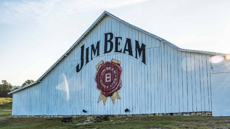 Производитель бурбона Jim Beam продаст свой бизнес в РФ местному руководству компании