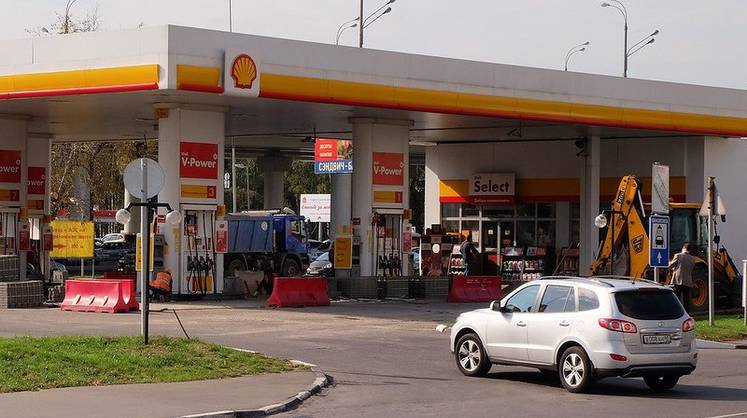 «Лукойл» купит 411 автозаправочных станций Shell в России