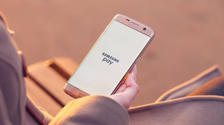 СМИ сообщают о угрозе запрета Samsung Pay в России