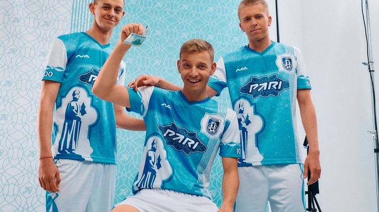 В Ярославле презентовали футбольную форму, созданную на основе тысячерублевки