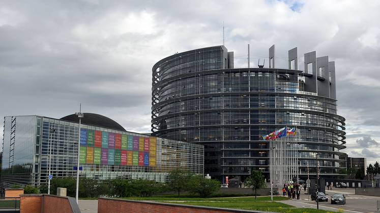 Европарламент пригрозил отключить Россию от SWIFT и ограничить импорт нефти и газа