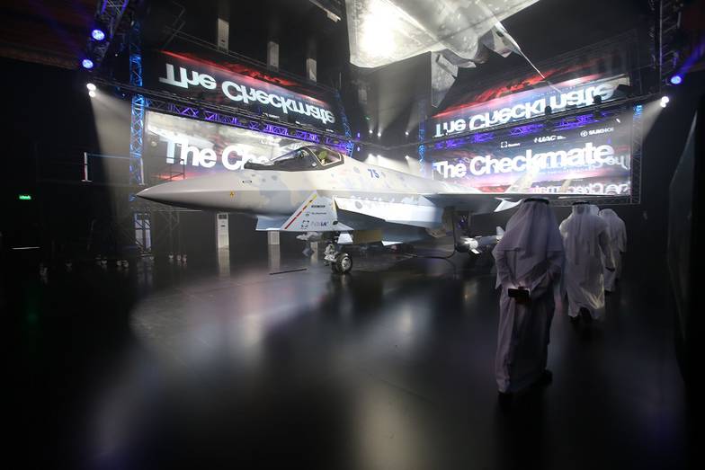 ОАК Первый день Дубайского авиасалона: зарубежная премьера российского легкого тактического самолета Checkmate