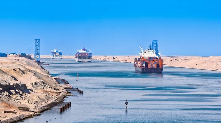 Хуситы угрожают закрыть для судоходства Красное море и Суэцкий канал
