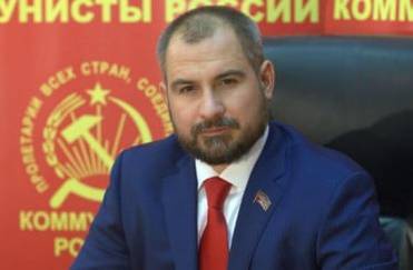 Фото с официального сайта партии «Коммунисты России» Лидер «Коммунистов России» Максим Сурайкин