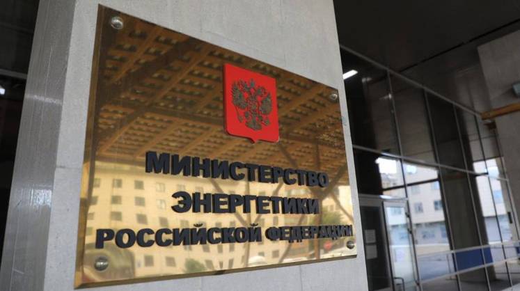 Дефицита нет: Минэнерго прокомментировало ажиотажный спрос на бензин