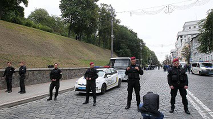 Задержан мужчина, угрожавший взорвать гранату в здании правительства Украины