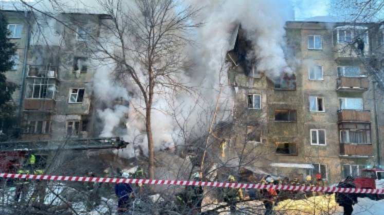Два человека погибли при взрыве газа в жилом доме в Новосибирске