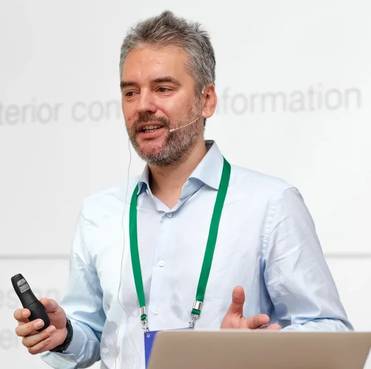  Дмитрий Ветров, профессор факультета компьютерных наук НИУ ВШЭ, заведующий Центром глубинного обучения и байесовских методов